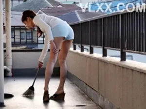 Máy rung trêu chọc cô em gái hư hỏng