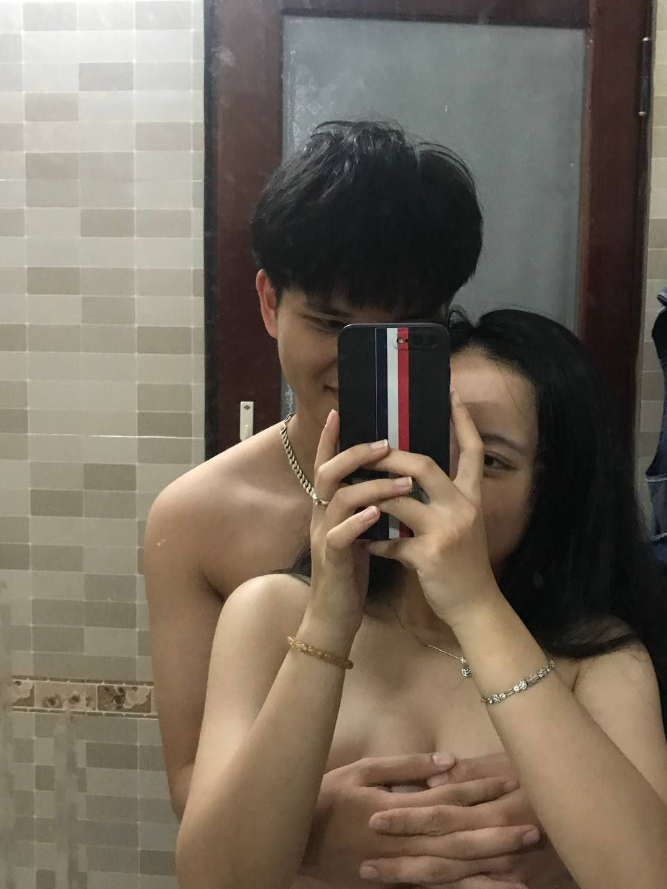 Con trai vừa đi công việc thì bố Người chồng đã đè vợ sắp cưới của con trai ra địt